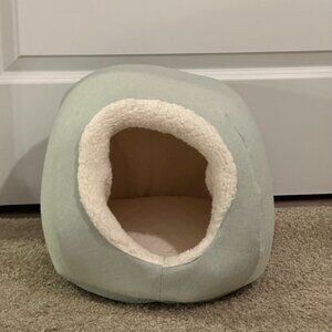 Pet Cave Dog & Cat Bed - Boots & Barkley